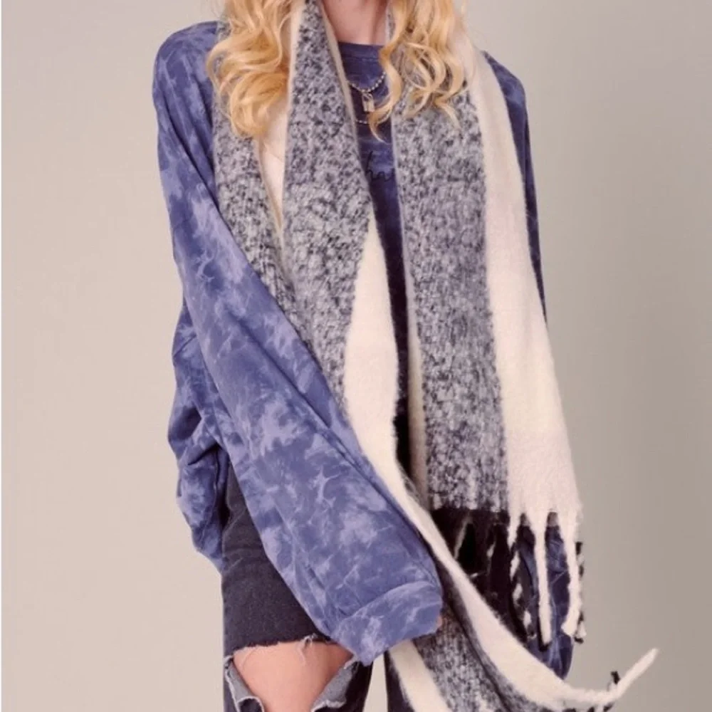 Striped Fringed Soft Scarf - Picture 6 of 7